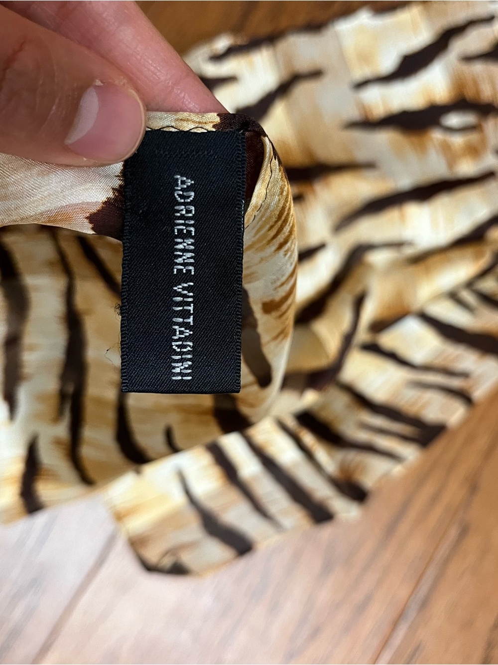 Vintage Adrienne Vittadini 100% SILK Animal Tiger Print Satin Scarf - Picture 2 of 3